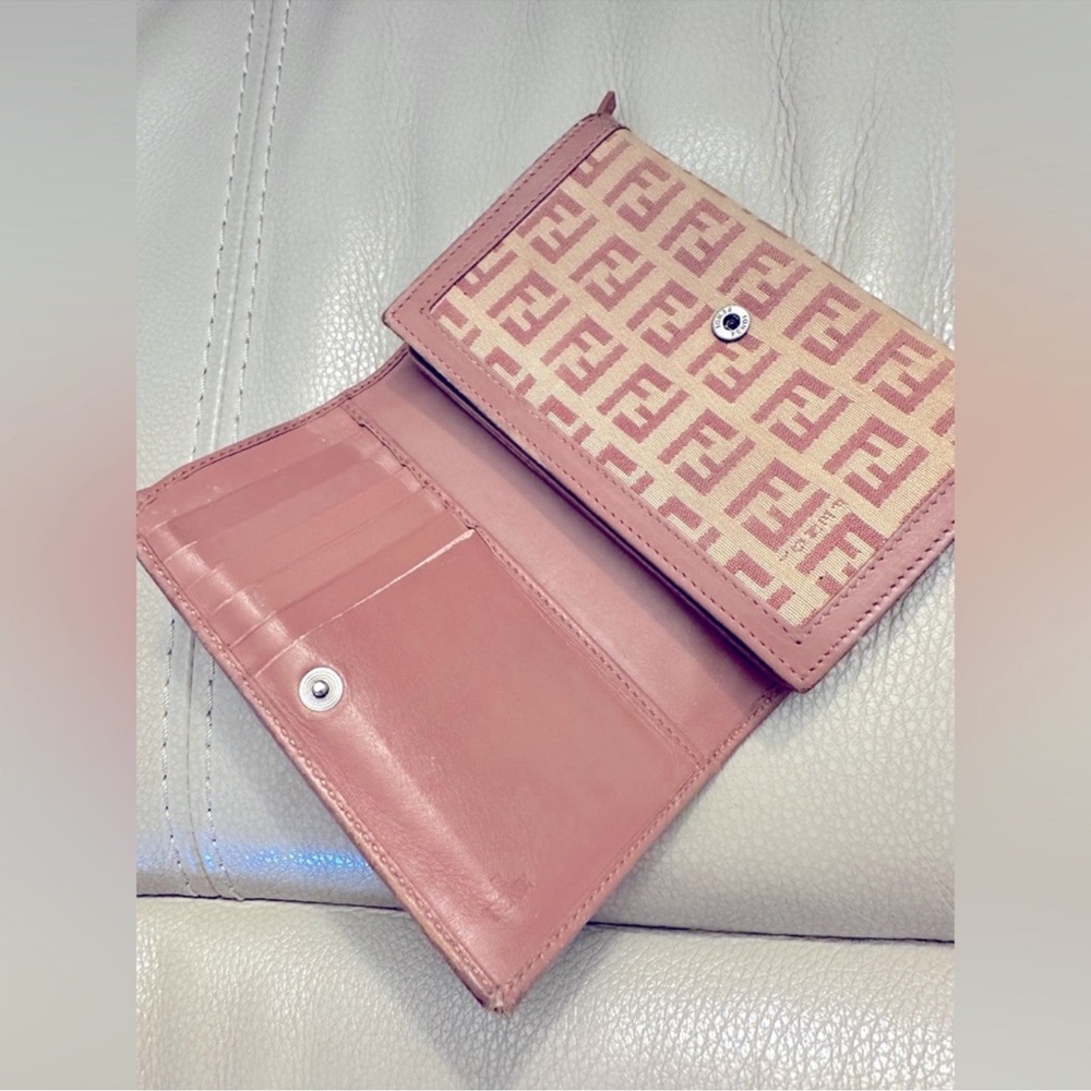 FENDI Vintage Leather and Woven FF Print Medium Wallet. Tan & Brown - Picture 3 of 16